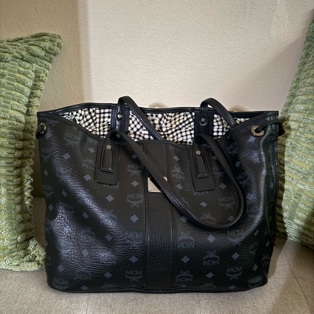 MCM Black Leather Tote Bag (Medium size) - Picture 3 of 8